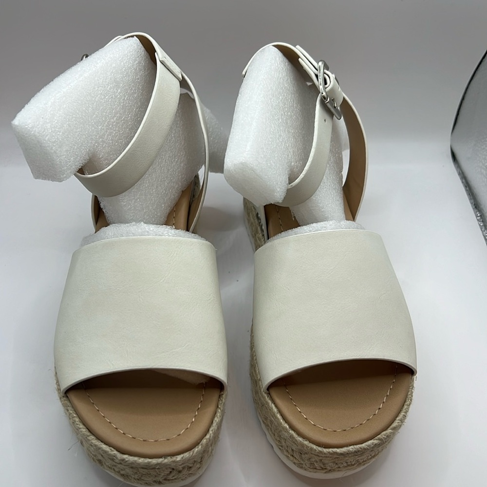 Soda Light Cream Sandals size 6.5